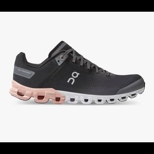 On Cloud Women’s Cloudflow Running Shoes. Size 5 Color Rock/Rose